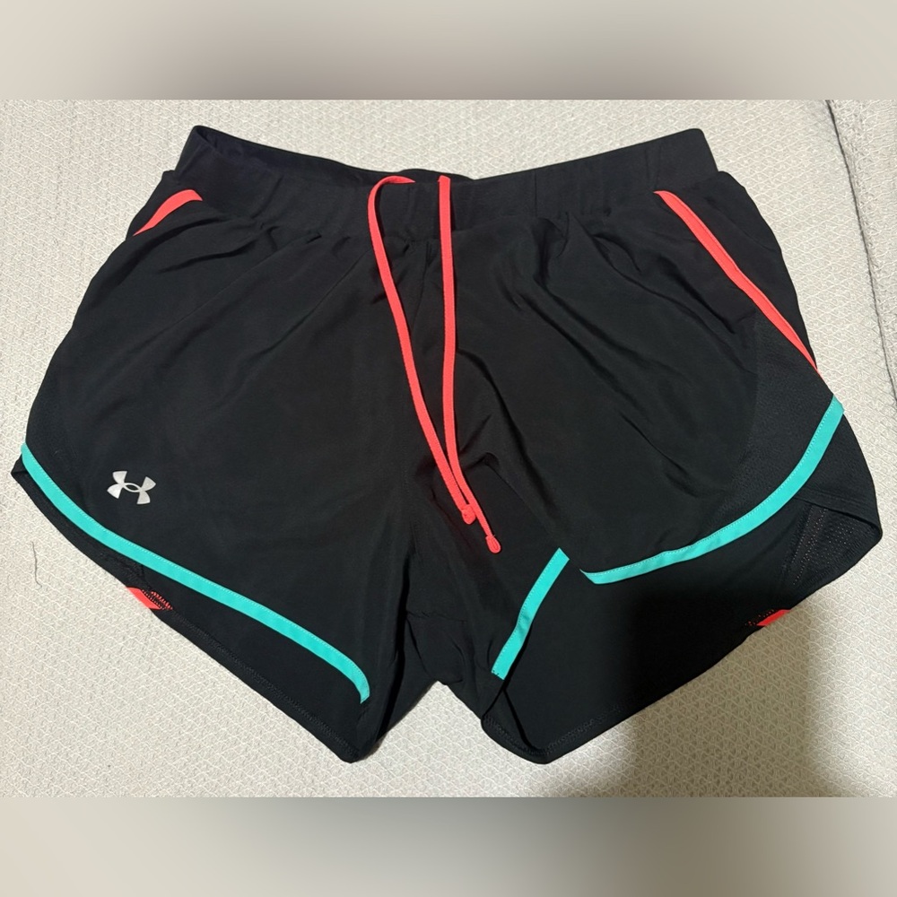 Under Armour Woman’s Size Large Lined Black Athletic Shorts